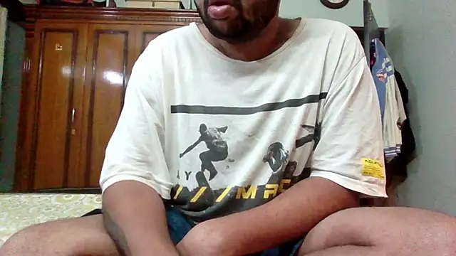 Snapshot of whoreboi98 chatting on 12.19.24 whoreboi98 online show from 12.19.24