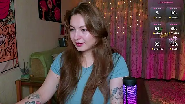 Snapshot of LisaCase chatting on 09.28.25 LisaCase online show from 09.28.25