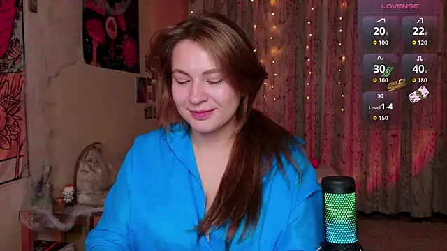 Snapshot of LisaCase chatting on 10.18.25 LisaCase online show from 10.18.25