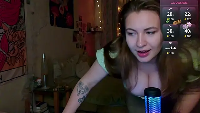 Snapshot of LisaCase chatting on 10.24.25 LisaCase online show from 10.24.25