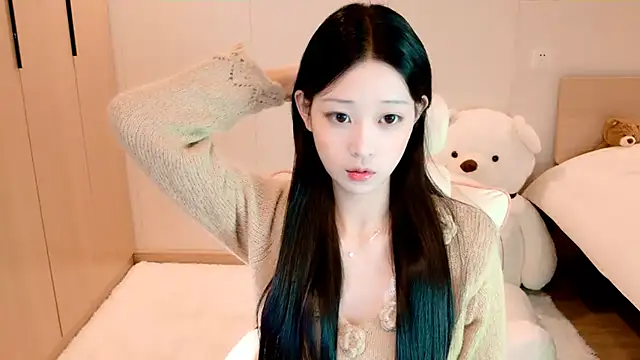 Snapshot of Xueb_J chatting on 12.09.24 Xueb J online show from 12.09.24