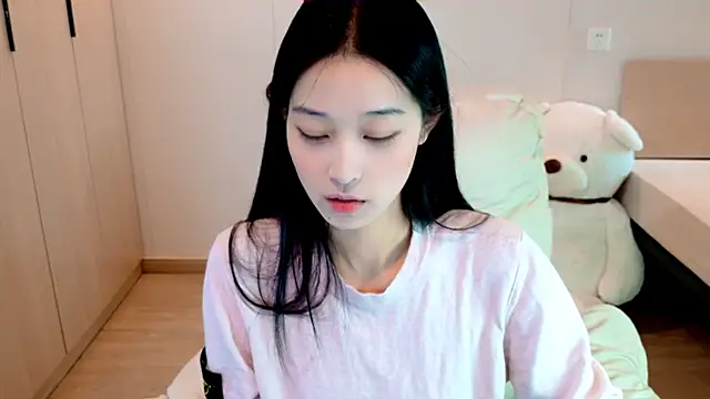 Snapshot of Xueb_J chatting on 10.22.25 Xueb J online show from 10.22.25