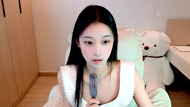 Snapshot of Xueb_J chatting on 11.16.25 Xueb J online show from 11.16.25