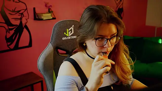 Snapshot of KeytSilvas chatting on 12.11.24 KeytSilvas online show from 12.11.24