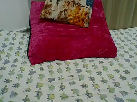 Snapshot of PrettyPrincess14 chatting on 10.10.25 PrettyPrincess14 online show from 10.10.25