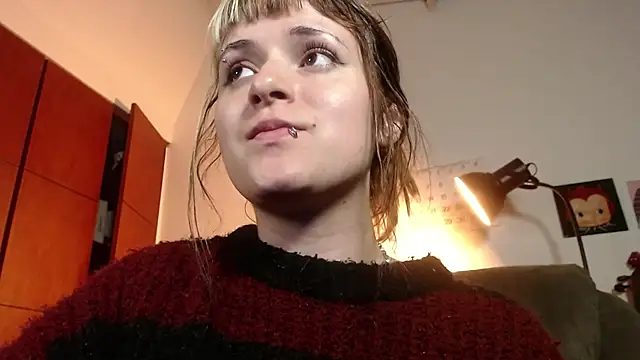 Snapshot of NEXT_DOOR_GIRL_ chatting on 10.09.25 NEXT DOOR GIRL online show from 10.09.25