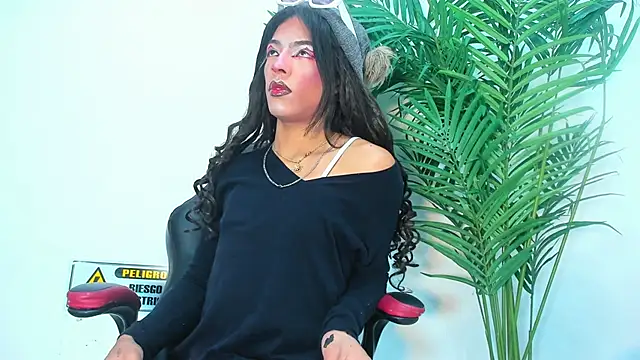 Snapshot of Briyit_Doll chatting on 12.03.24 Briyit Doll online show from 12.03.24