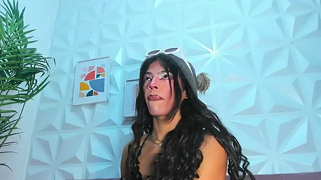 Snapshot of Briyit_Doll chatting on 12.03.24 Briyit Doll online show from 12.03.24