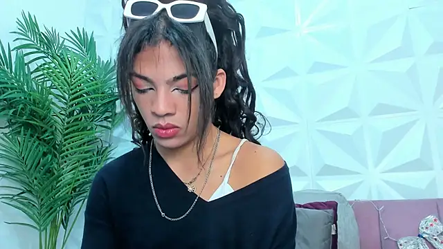 Snapshot of Briyit_Doll chatting on 12.11.24 Briyit Doll online show from 12.11.24