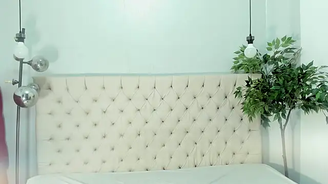 Snapshot of Briyit_Doll chatting on 12.24.24 Briyit Doll online show from 12.24.24