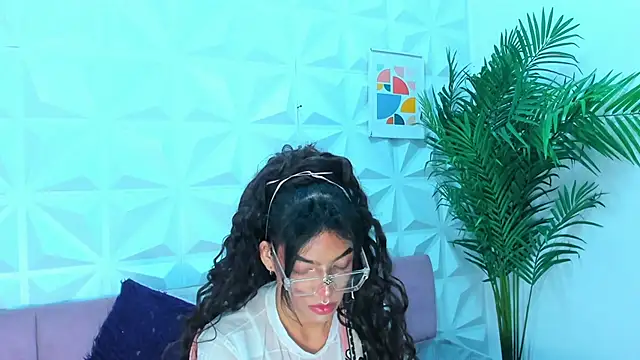 Snapshot of Briyit_Doll chatting on 01.19.25 Briyit Doll online show from 01.19.25