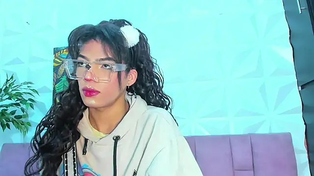 Snapshot of Briyit_Doll chatting on 02.15.25 Briyit Doll online show from 02.15.25