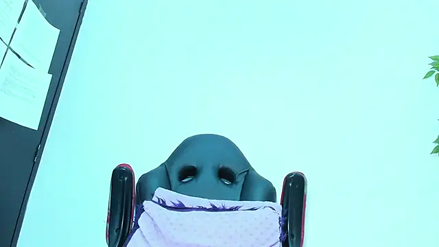 Snapshot of Briyit_Doll chatting on 02.15.25 Briyit Doll online show from 02.15.25