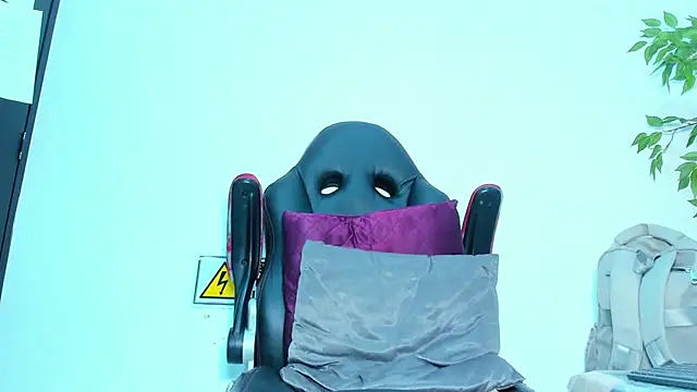 Snapshot of Briyit_Doll chatting on 02.21.25 Briyit Doll online show from 02.21.25