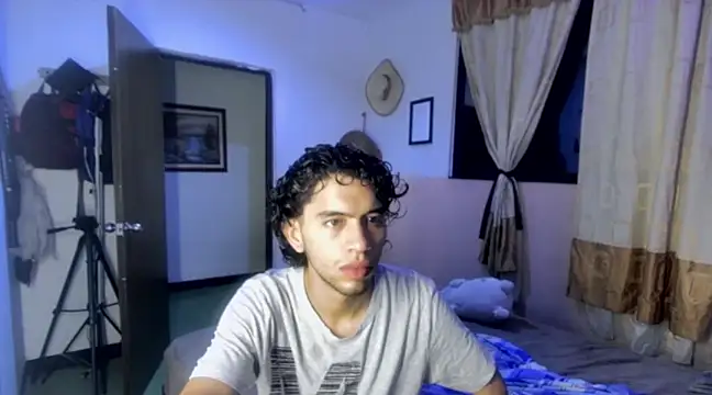 Snapshot of sweet_tippot chatting on 03.15.25 sweet tippot online show from 03.15.25