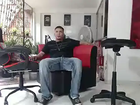 Snapshot of damiam_fiery chatting on 12.13.24 damiam fiery online show from 12.13.24