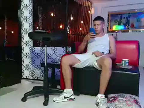 Snapshot of damiam_fiery chatting on 02.24.25 damiam fiery online show from 02.24.25