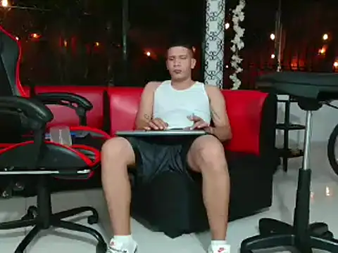 Snapshot of damiam_fiery chatting on 03.05.25 damiam fiery online show from 03.05.25