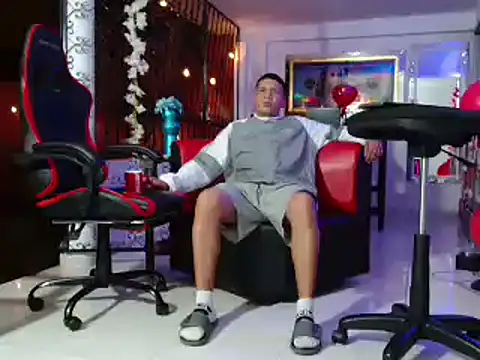 Snapshot of damiam_fiery chatting on 03.17.25 damiam fiery online show from 03.17.25