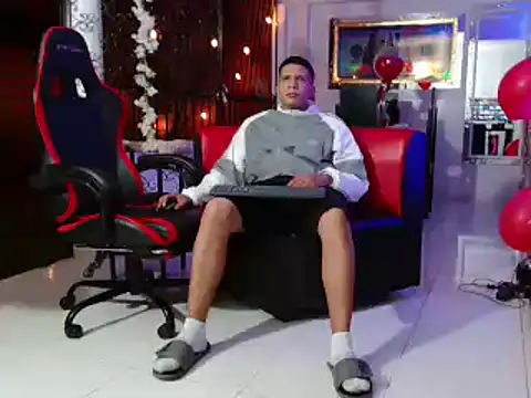 Snapshot of damiam_fiery chatting on 03.18.25 damiam fiery online show from 03.18.25