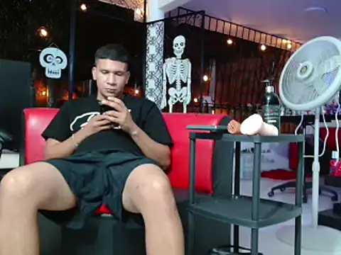 Snapshot of damiam_fiery chatting on 11.06.25 damiam fiery online show from 11.06.25