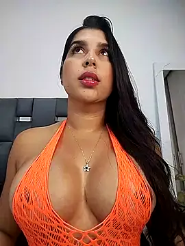 NiaSoler online show from 11.06.25