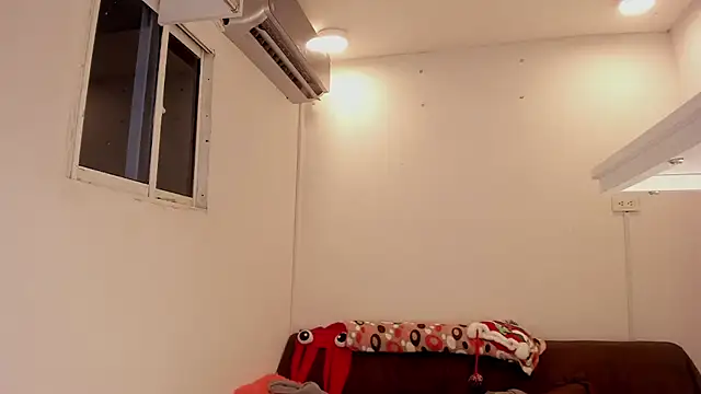 Snapshot of meganrossee69 chatting on 12.27.24 meganrossee69 online show from 12.27.24