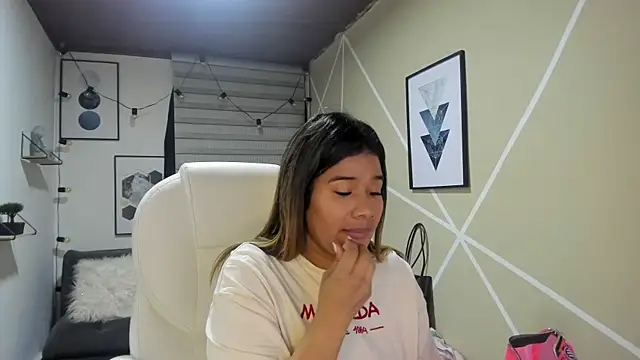 Enma  clark online show from 09.21.25