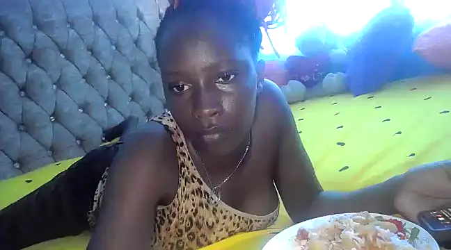 Snapshot of queen-goddess chatting on 12.13.24 queen-goddess online show from 12.13.24