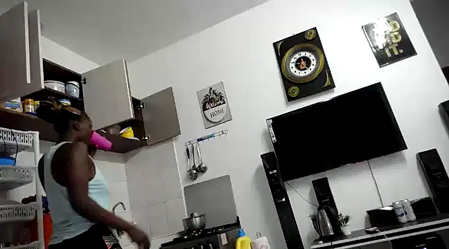 Snapshot of queen-goddess chatting on 01.05.25 queen-goddess online show from 01.05.25