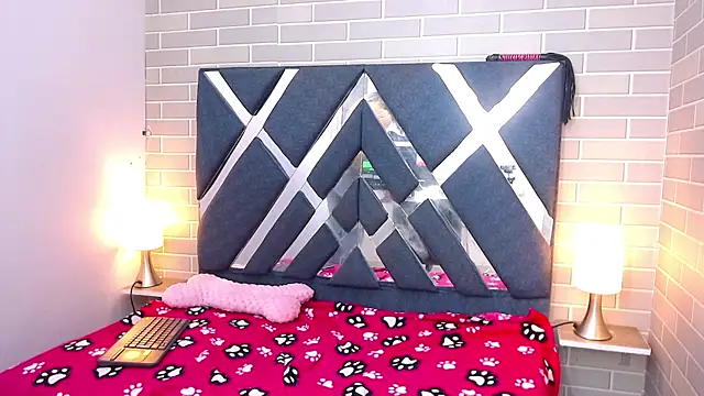 Snapshot of AndreaGil_ chatting on 01.10.25 AndreaGil online show from 01.10.25