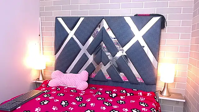 Snapshot of AndreaGil_ chatting on 01.17.25 AndreaGil online show from 01.17.25