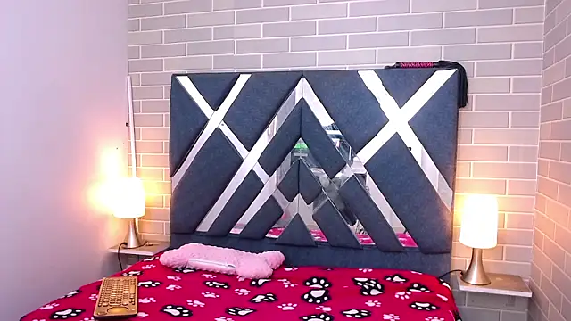 Snapshot of AndreaGil_ chatting on 01.18.25 AndreaGil online show from 01.18.25