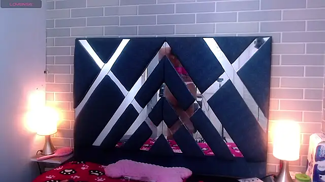 Snapshot of AndreaGil_ chatting on 01.25.25 AndreaGil online show from 01.25.25