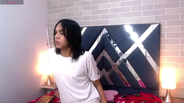 Snapshot of AndreaGil_ chatting on 01.26.25 AndreaGil online show from 01.26.25