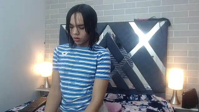 Snapshot of AndreaGil_ chatting on 02.01.25 AndreaGil online show from 02.01.25