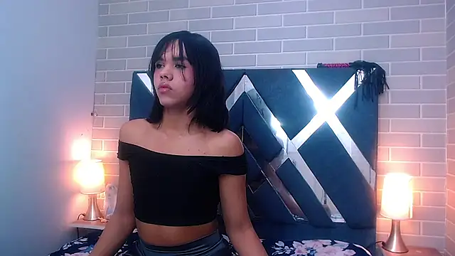 Snapshot of AndreaGil_ chatting on 02.23.25 AndreaGil online show from 02.23.25