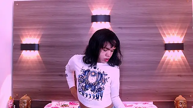 Snapshot of AndreaGil_ chatting on 09.08.25 AndreaGil online show from 09.08.25