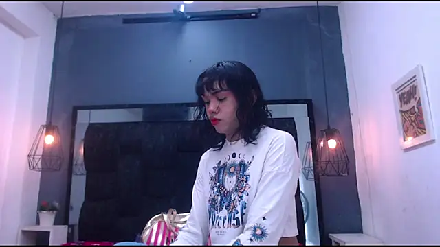 Snapshot of AndreaGil_ chatting on 09.16.25 AndreaGil online show from 09.16.25