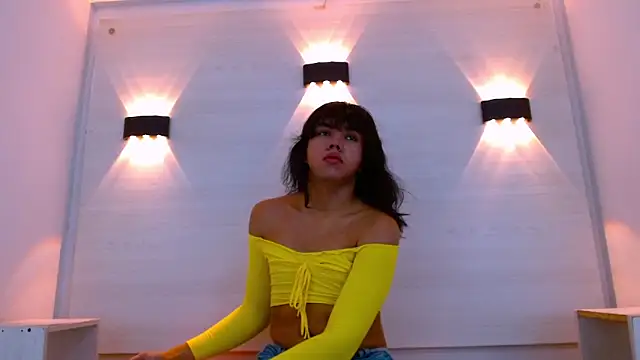 Snapshot of AndreaGil_ chatting on 12.14.25 AndreaGil online show from 12.14.25