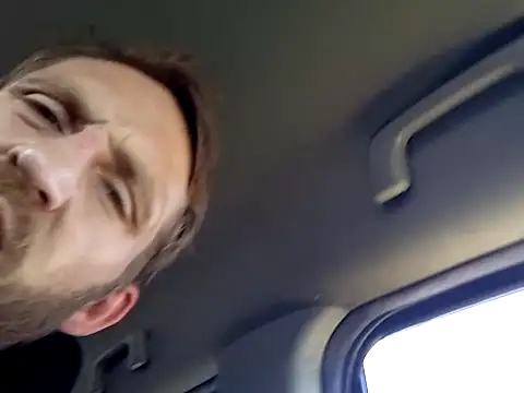 Snapshot of otterlover123 chatting on 09.29.25 otterlover123 online show from 09.29.25