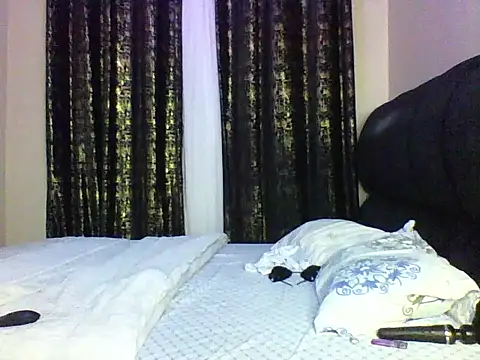 Candii wet  online show from 10.15.25