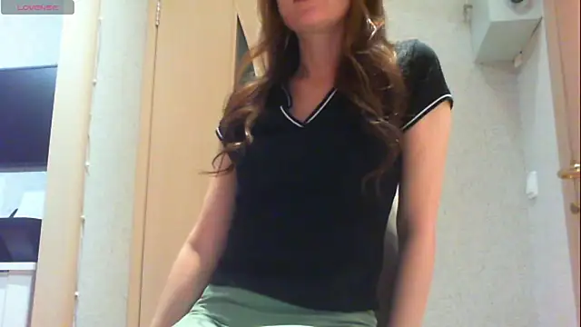 Snapshot of khu_yam chatting on 11.29.25 khu yam online show from 11.29.25