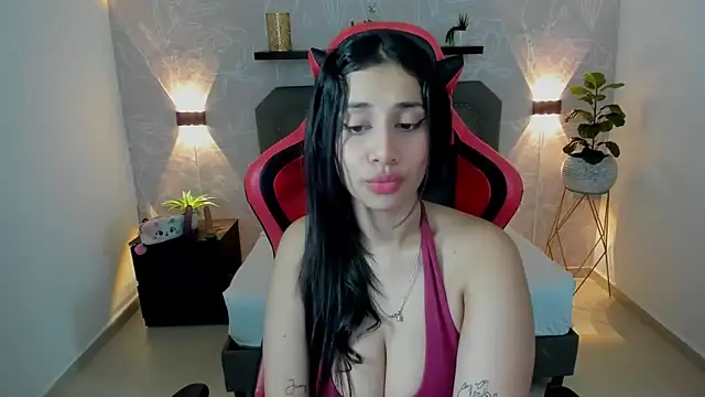 Snapshot of venuz_lee chatting on 01.08.25 venuz lee online show from 01.08.25