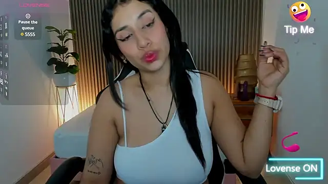 Snapshot of venuz_lee chatting on 02.07.25 venuz lee online show from 02.07.25