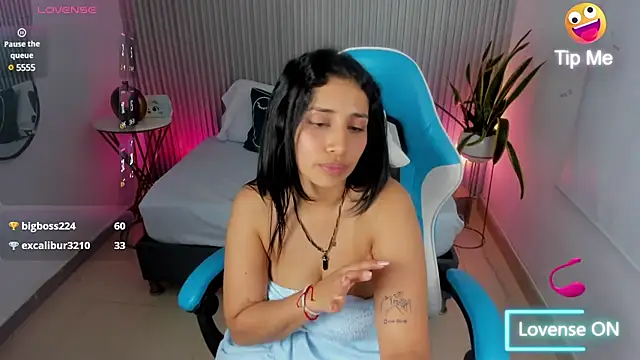 Snapshot of venuz_lee chatting on 02.14.25 venuz lee online show from 02.14.25