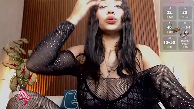 Snapshot of venuz_lee chatting on 11.13.25 venuz lee online show from 11.13.25