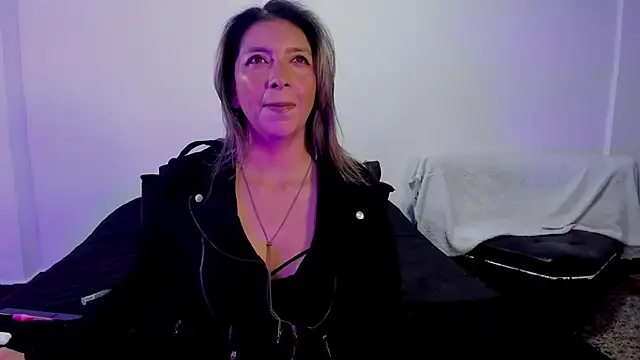 Snapshot of MichelleManson chatting on 10.07.25 MichelleManson online show from 10.07.25