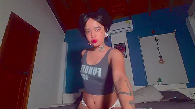 Snapshot of ariana-white- chatting on 09.12.25 ariana-white- online show from 09.12.25