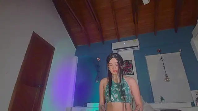 Snapshot of ariana-white- chatting on 09.20.25 ariana-white- online show from 09.20.25